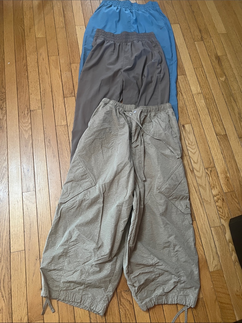 2 Nike1 dryfit joggers, 1 Jordan flight Chicago Parachute pants bundle deal